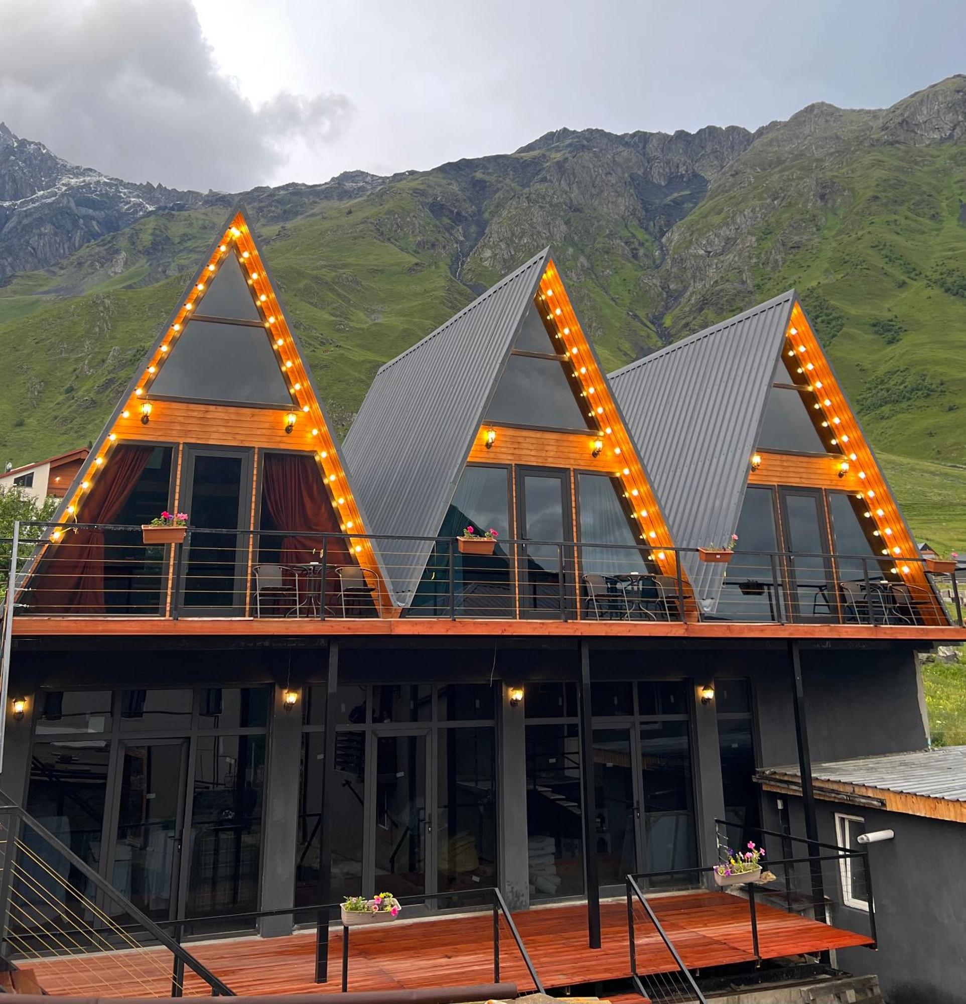 Hotel Pyramid Kazbegi Exterior foto