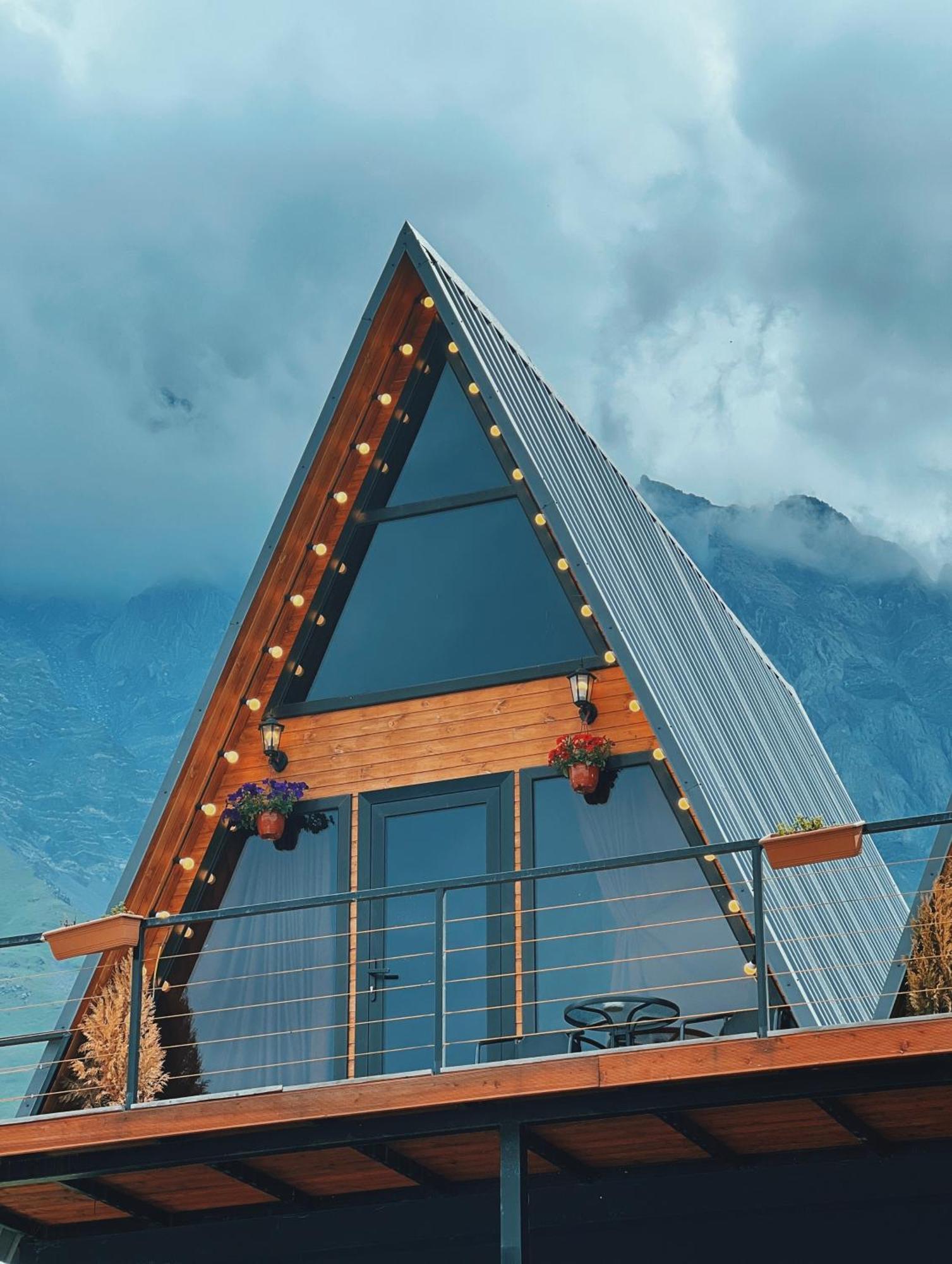 Hotel Pyramid Kazbegi Exterior foto