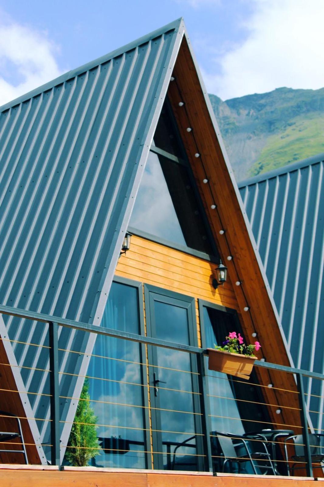 Hotel Pyramid Kazbegi Exterior foto